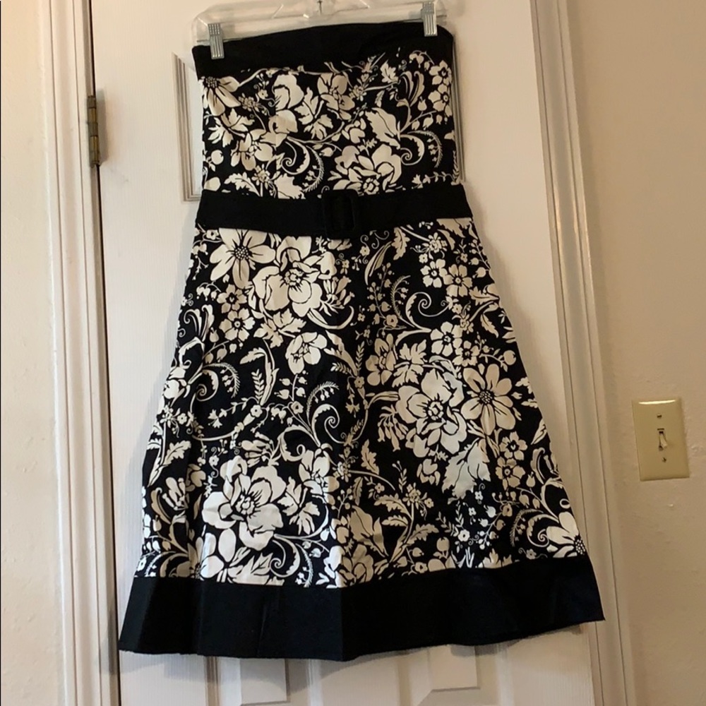 B. Smart strapless dress